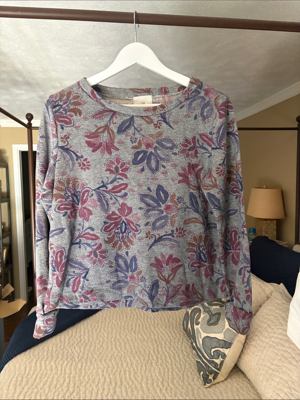 Floral Crewneck Pullover Sweatshirt - Blue & Pink t.la